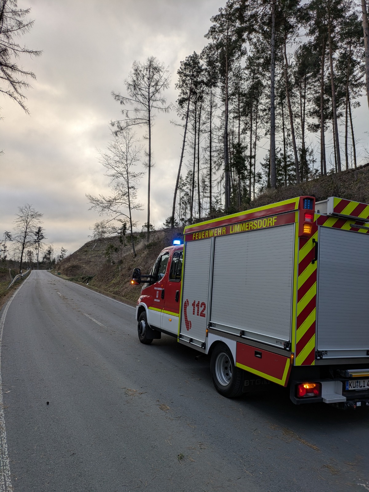 THL – Baum auf Straße – 24.12.2025